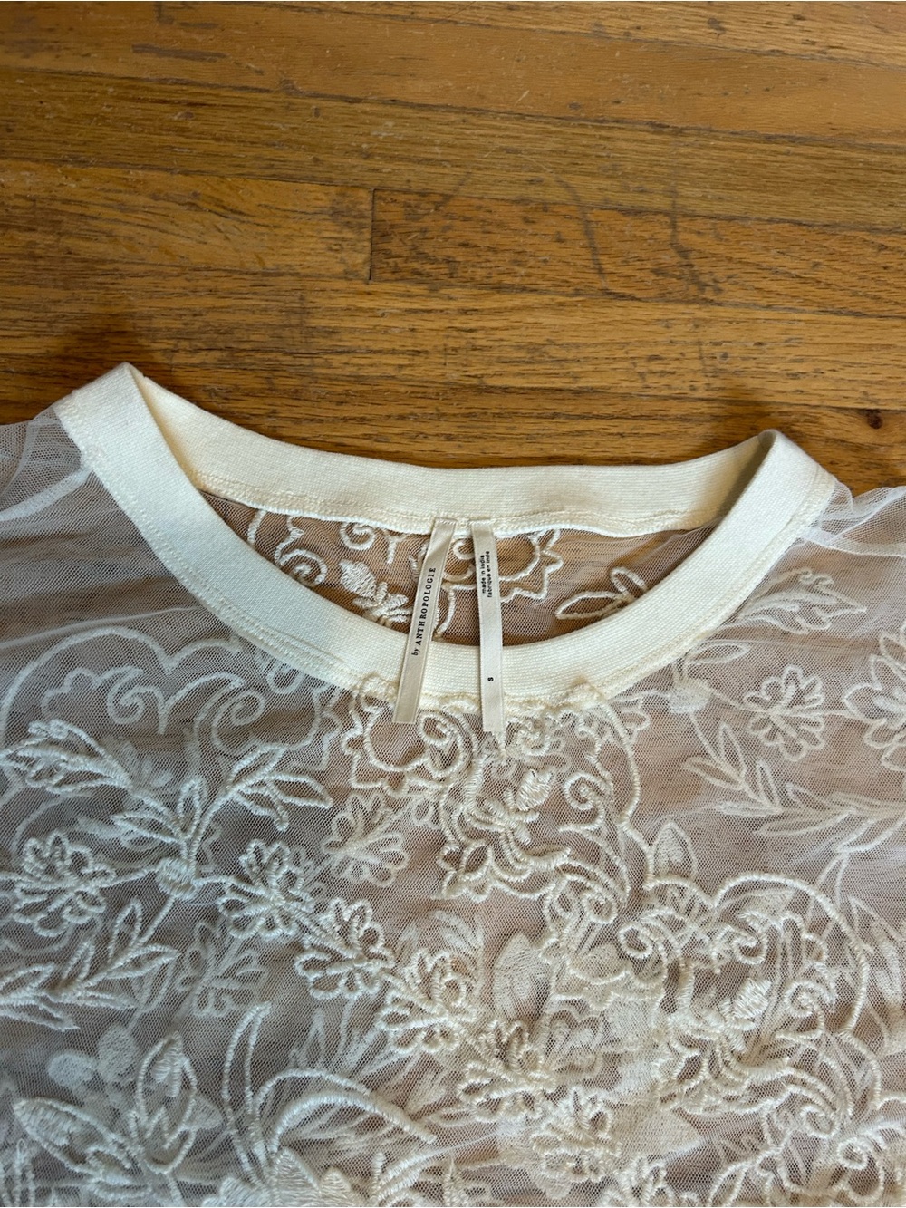 Anthropologie sheet embroidered tshirt - Picture 5 of 8